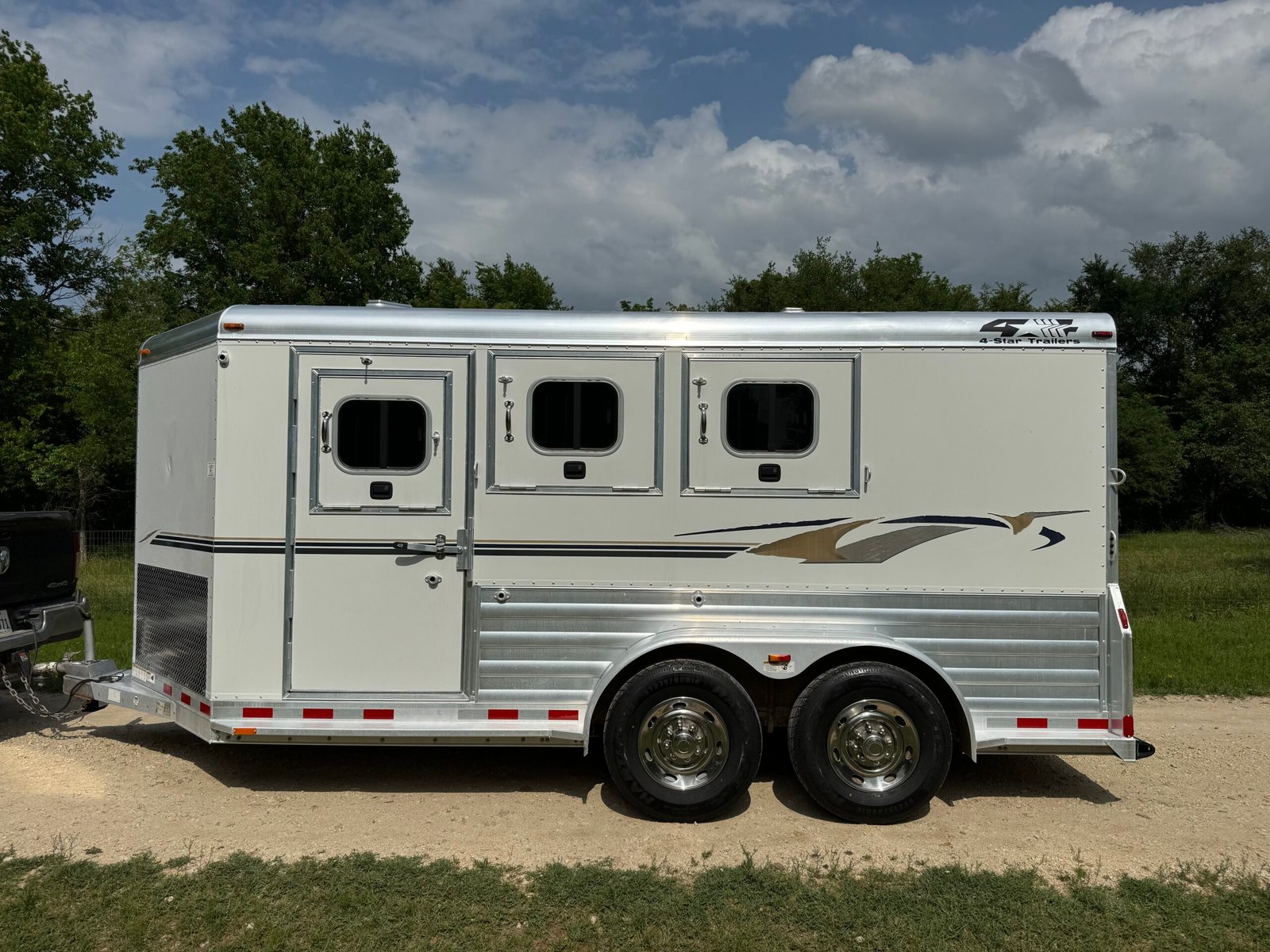 Three horse 4 Star bumper pull horse trailer